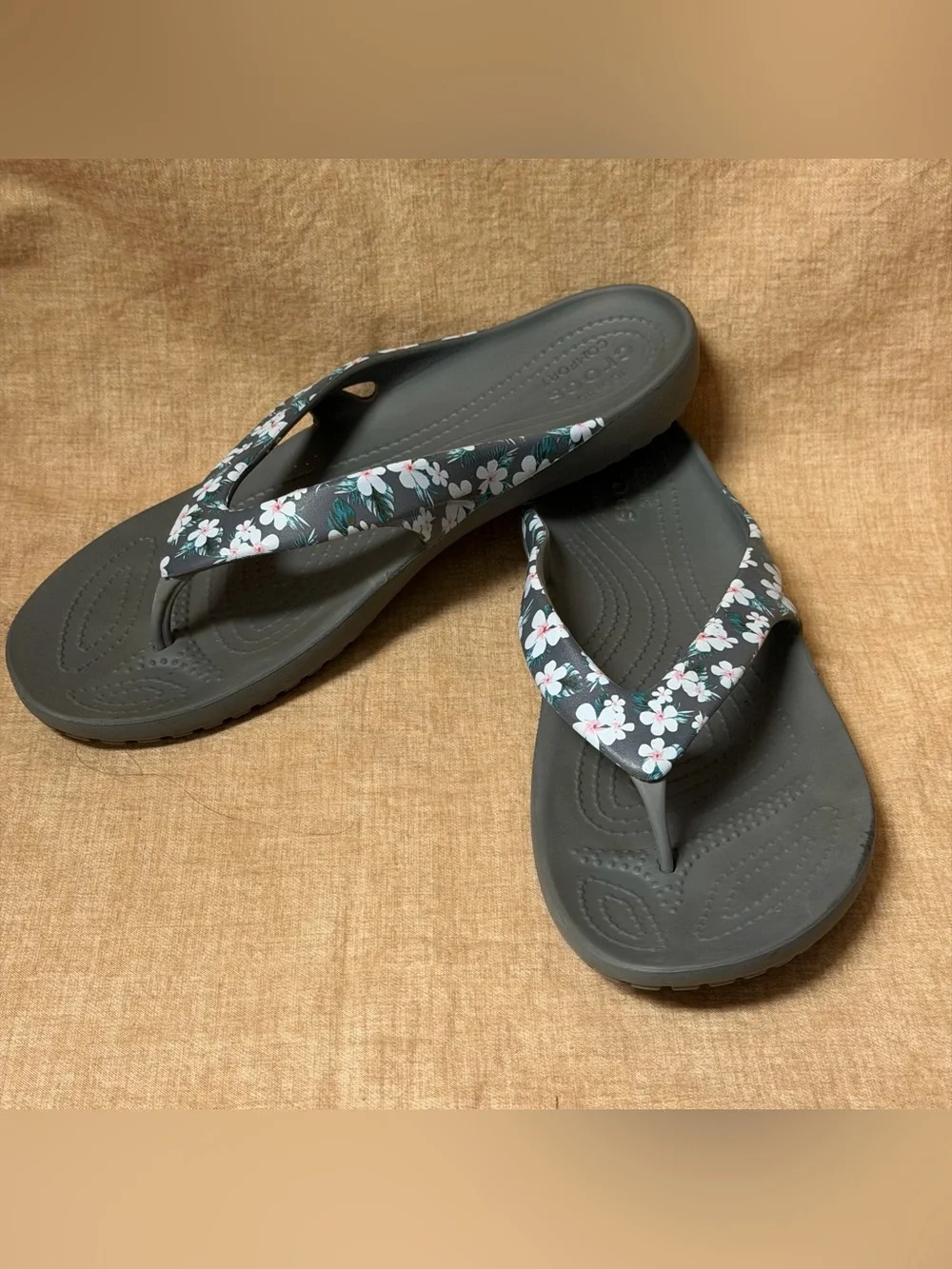 Crocs Iconic Comfort Women's Flip Flop Gray Floral Thing Sandals SzW10